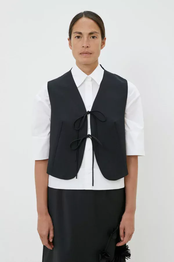 Gilet con chiusura a laccetto